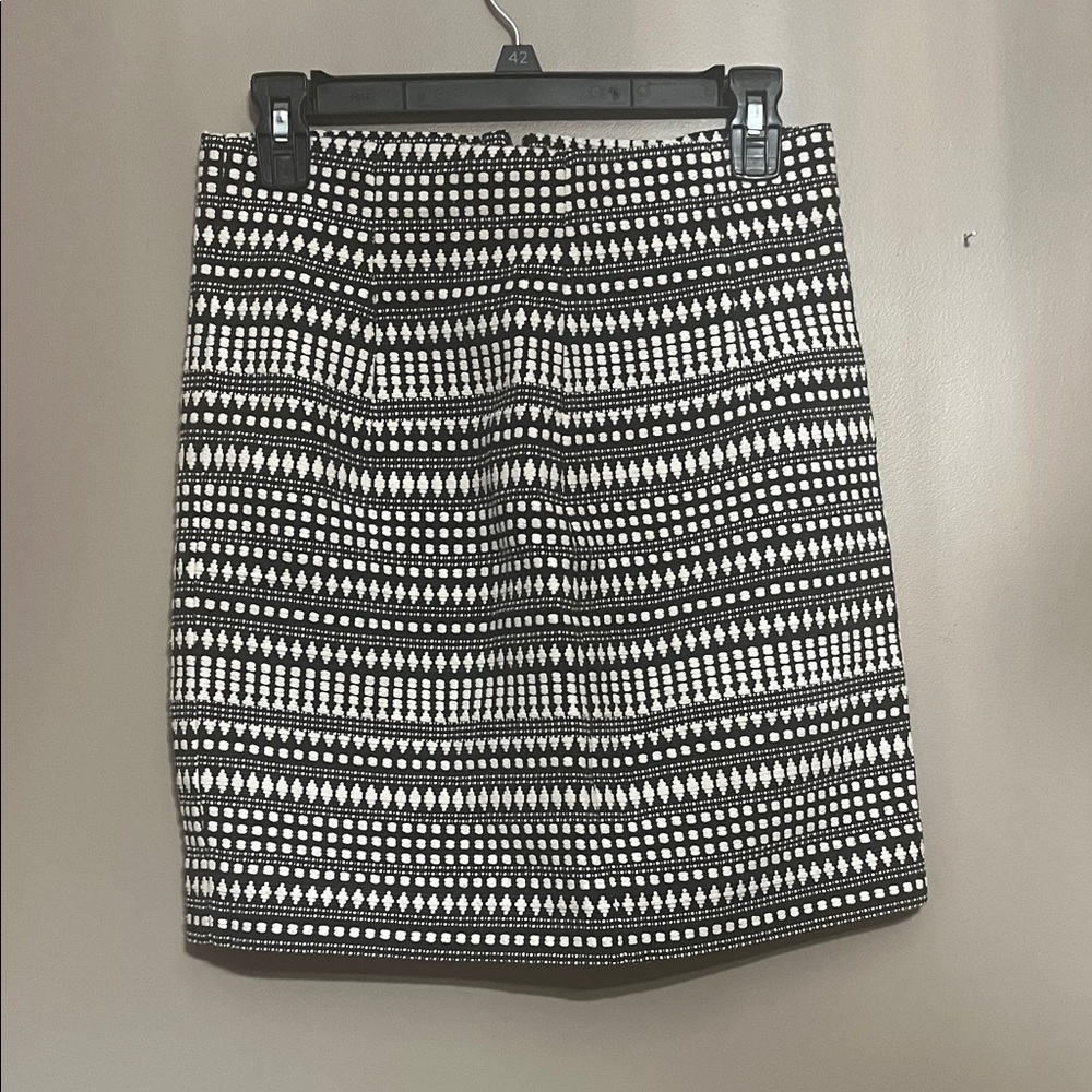 Chelsea & Theodore Black and White Patterned Pencil Skirt